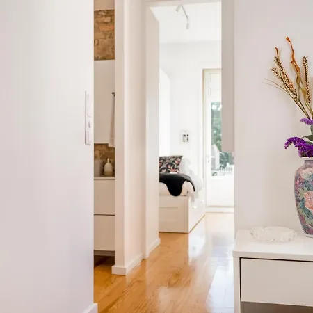 Markes - Lovely 1-bedroom W/ Sunny Backyard Апартаменты