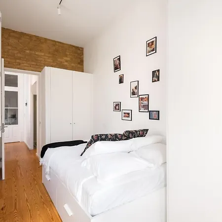 Markes - Lovely 1-bedroom W/ Sunny Backyard Апартаменты *