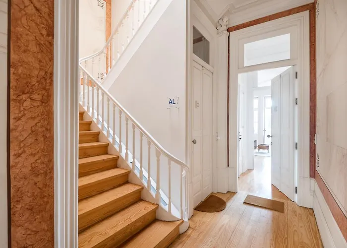 Markes - Lovely 1-bedroom W/ Sunny Backyard Apartment *