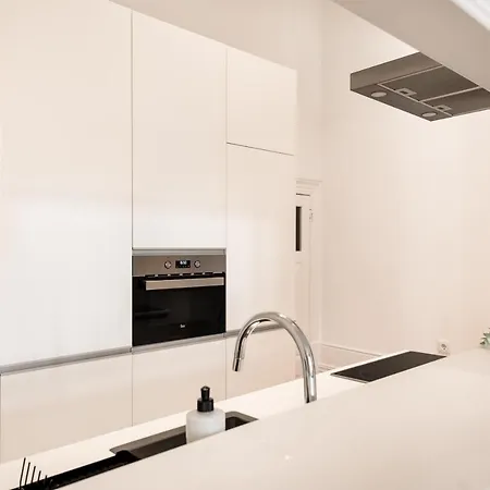 Markes - Lovely 1-bedroom W/ Sunny Backyard *