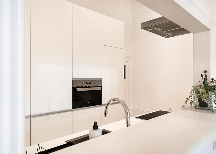 Markes - Lovely 1-bedroom W/ Sunny Backyard *