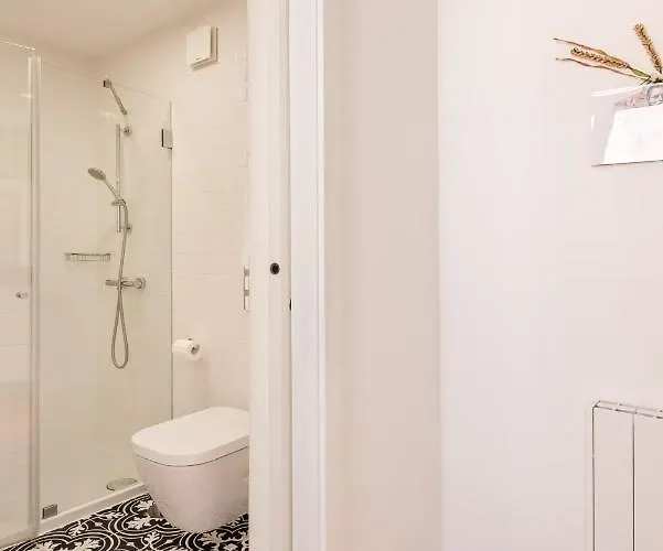 Markes - Lovely 1-bedroom W/ Sunny Backyard